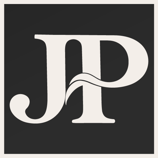 Logo de forma cuadadro con las iniciales jp de color blanco representando al fotografo john palacio